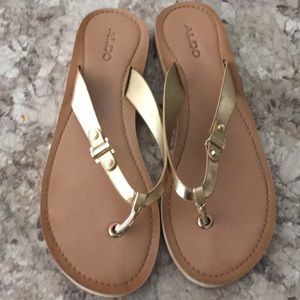 Also gold flip flops